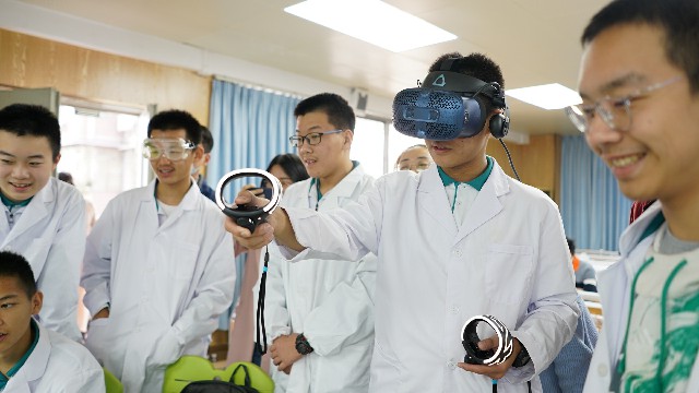 “黑科技”加持，讓虛擬實驗教學趣味十足