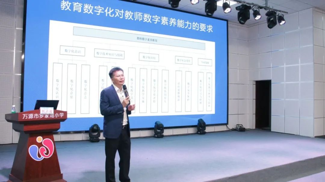四川萬源：引進國家重點研發(fā)項目“智能化教學(xué)”創(chuàng)新示范應(yīng)用試點，以數(shù)字技術(shù)助力教師成長3.jpg