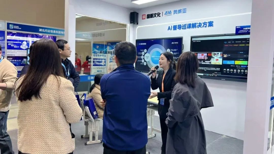智匯荊楚，共創(chuàng)未來，奧威亞與高校共繪數字化轉型藍圖3.jpg