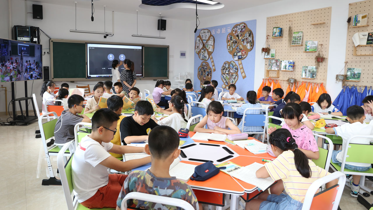 專遞課堂與網(wǎng)絡研修相結(jié)合，創(chuàng)新“互聯(lián)網(wǎng)+”結(jié)對幫扶